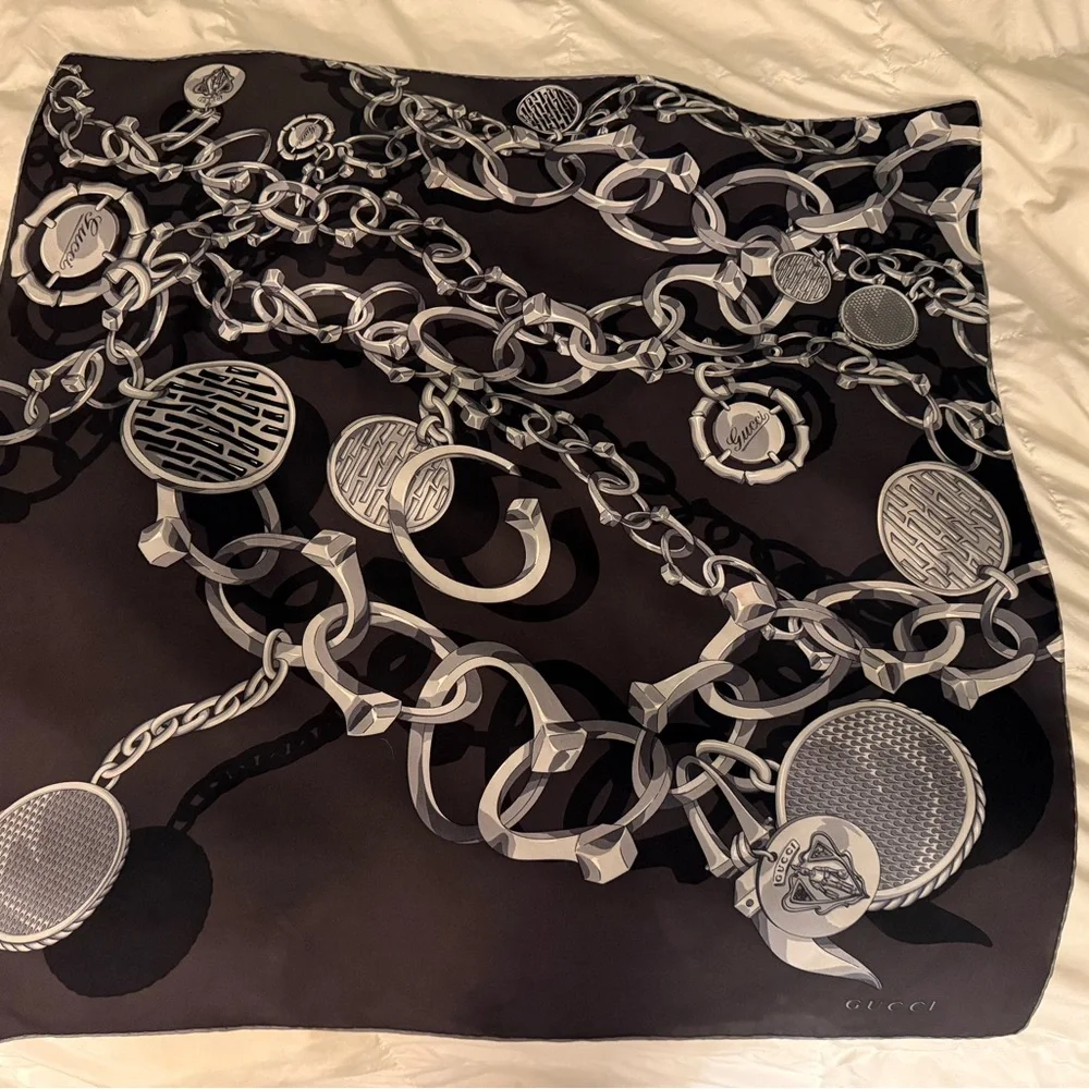 Gucci Dark Gray and Silver Chain Pattern Scarf - Picture 6 of 14